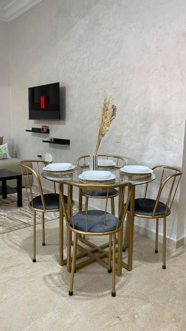 Charming Downtown For 8: Cozy Elegance In The Heart Of The