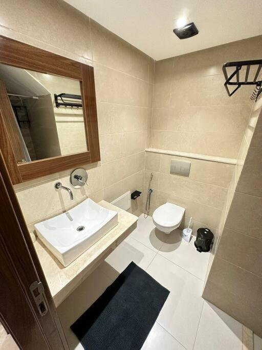 Spacious Duplex With Pool Near M Avenue *