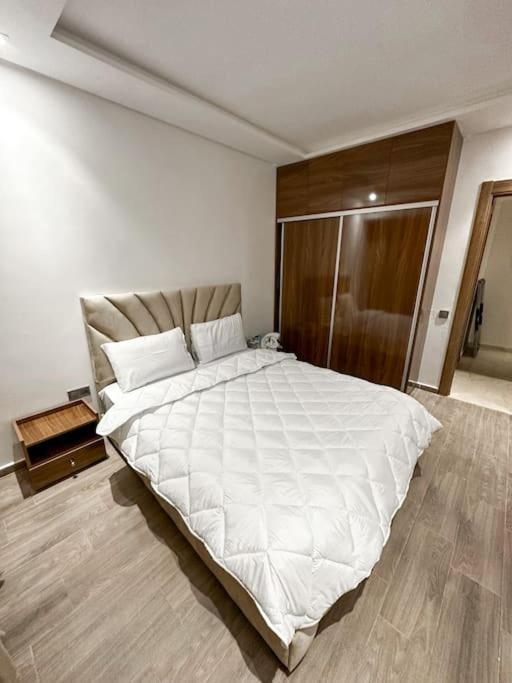 Spacious Duplex With Pool Near M Avenue *