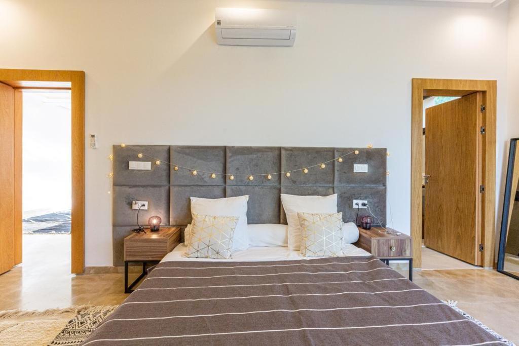 Villa J