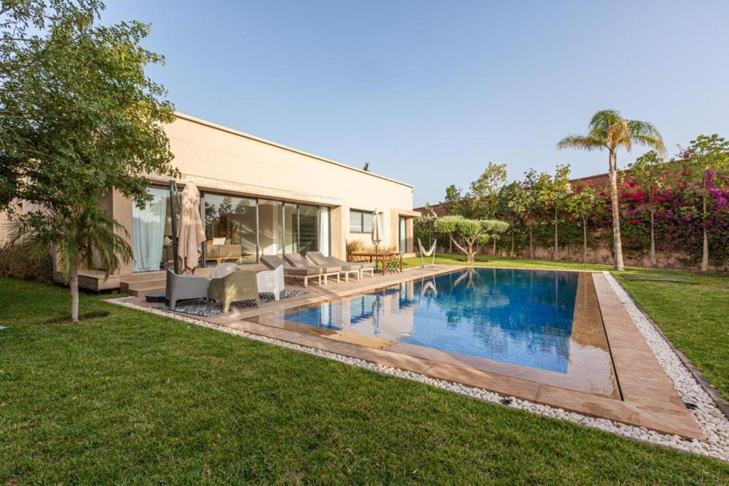 Villa J