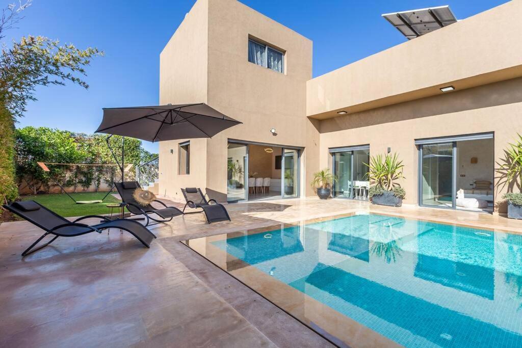 Dalia, Personnels Et Option Piscine * Marrakesh