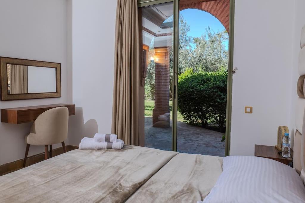 Serenity In La Palmeraie: 2-bed Marrakesh