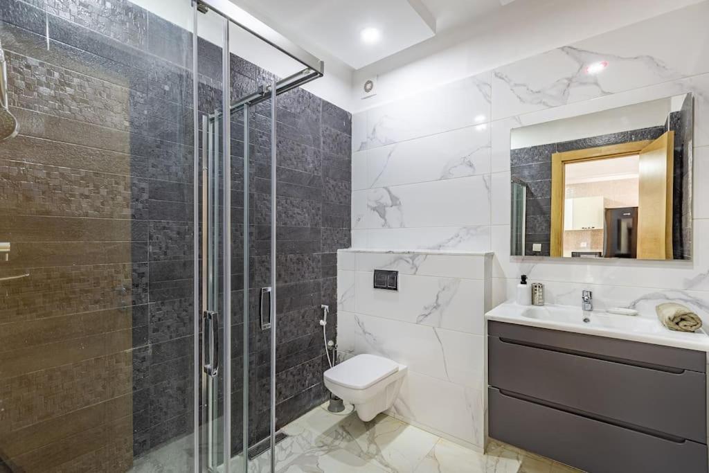 Apartment Privee, Piscine, Av M6 *