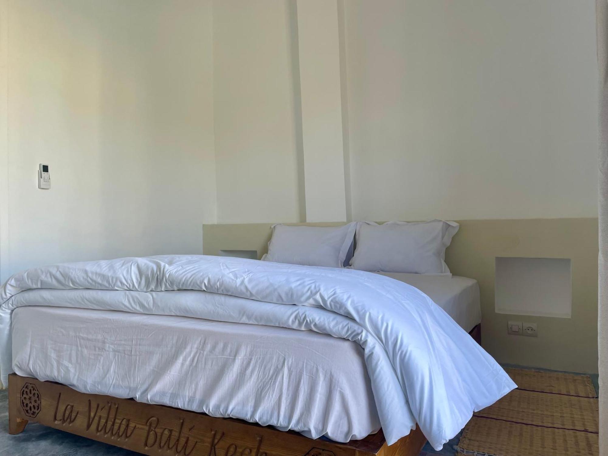 Villa Avec Piscine, Jardin Et Parking Prive Situee A 10 Minutes Du Centre De Marrakech - Ark Realty Marrakesh
