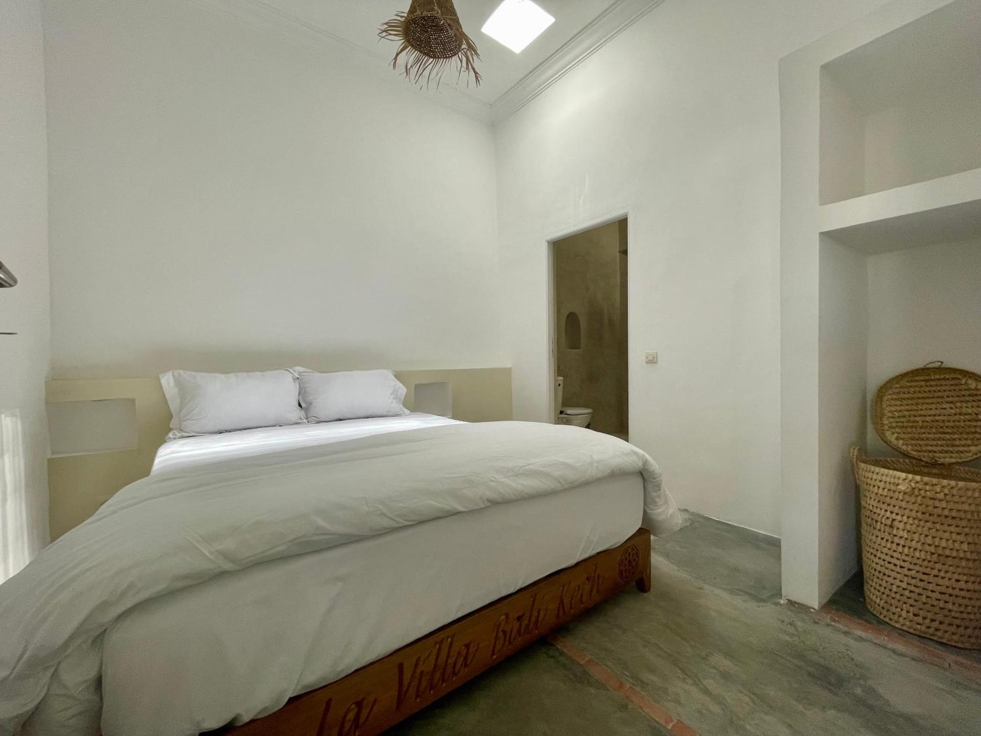 Villa Avec Piscine, Jardin Et Parking Prive Situee A 10 Minutes Du Centre De Marrakech - Ark Realty