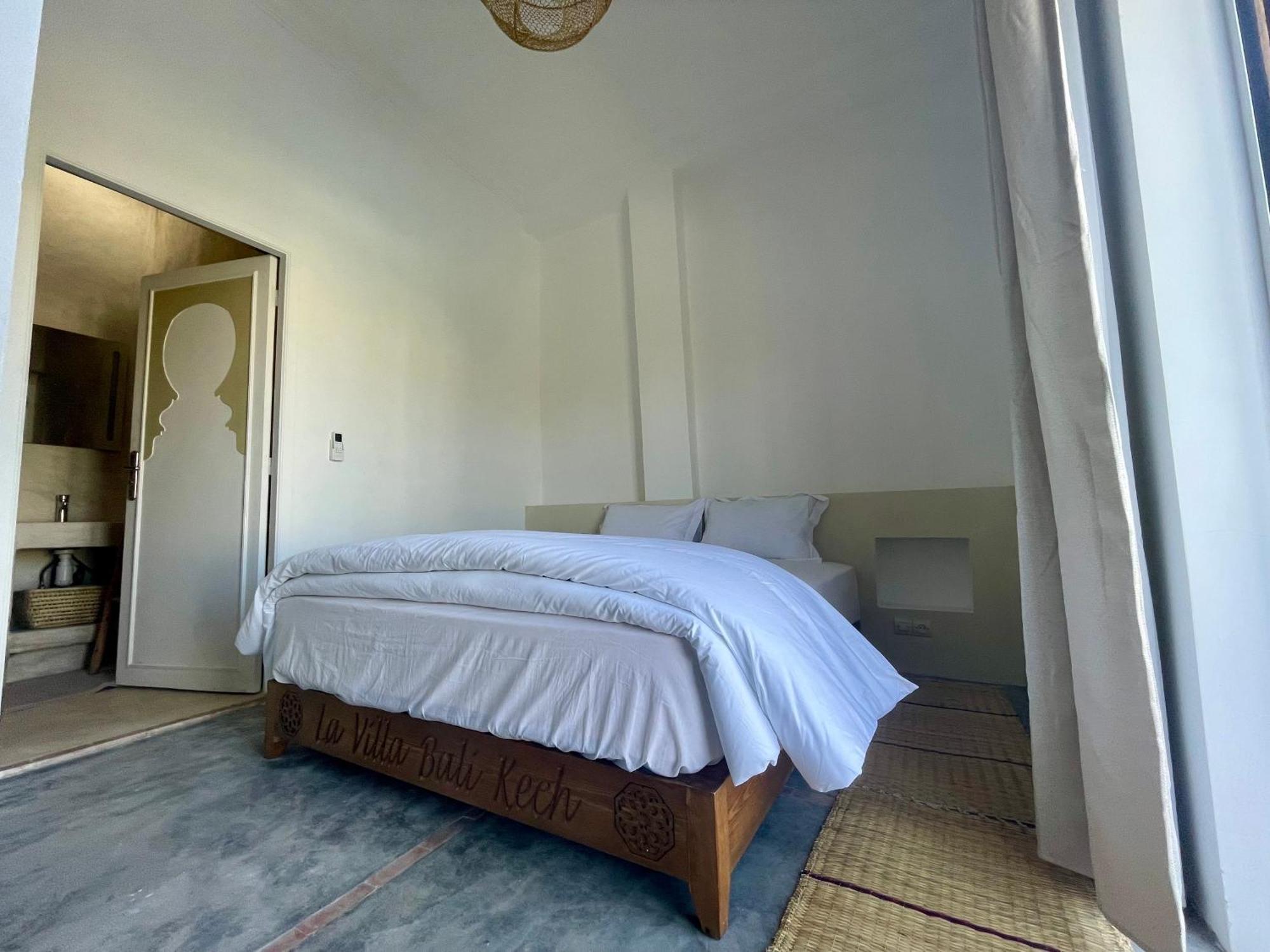 Avec Piscine, Jardin Et Parking Prive Situee A 10 Minutes Du Centre De Marrakech - Ark Realty *
