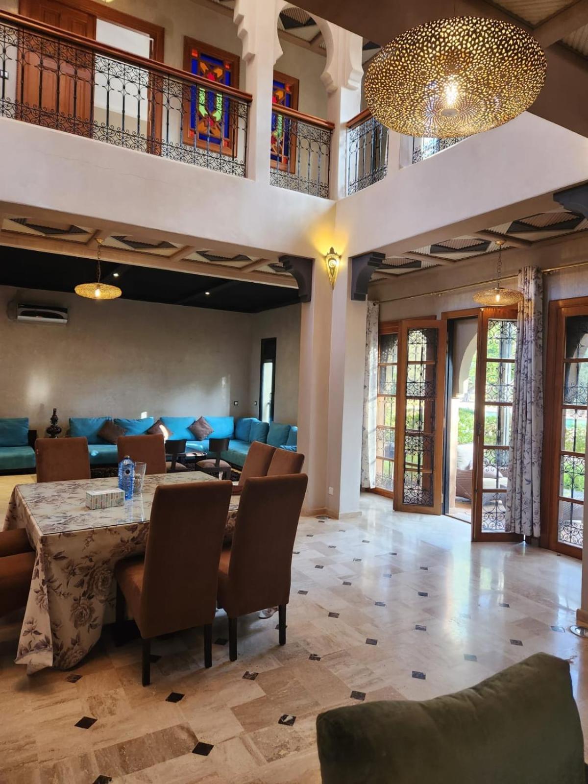 Villa Charming Villa: Serenity And Style