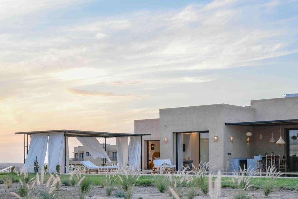 Villa S