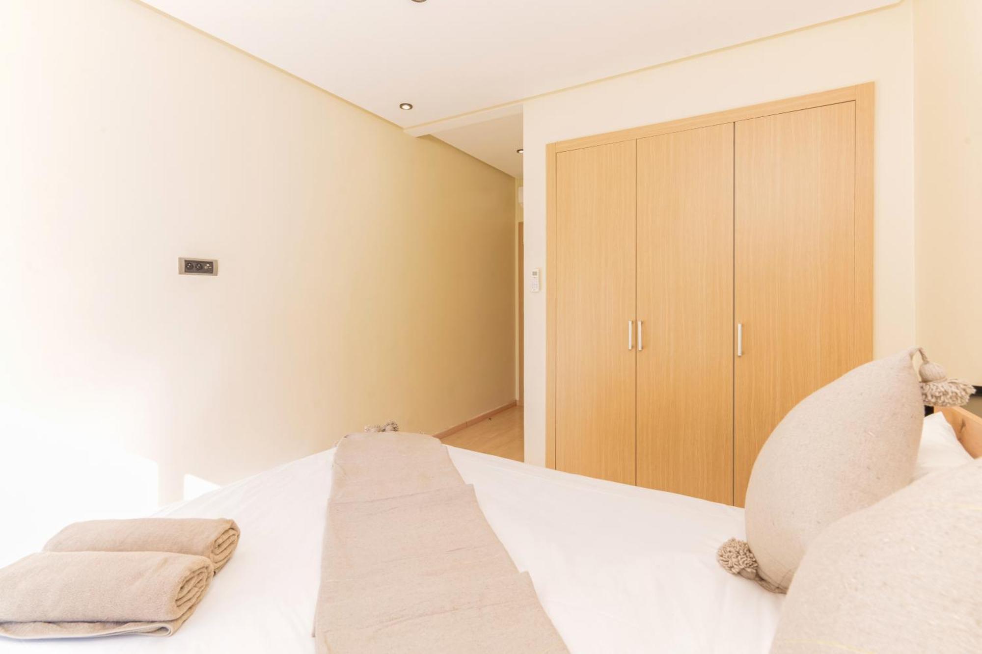 Relax Front Of Pool-garden-fibre Apartment *