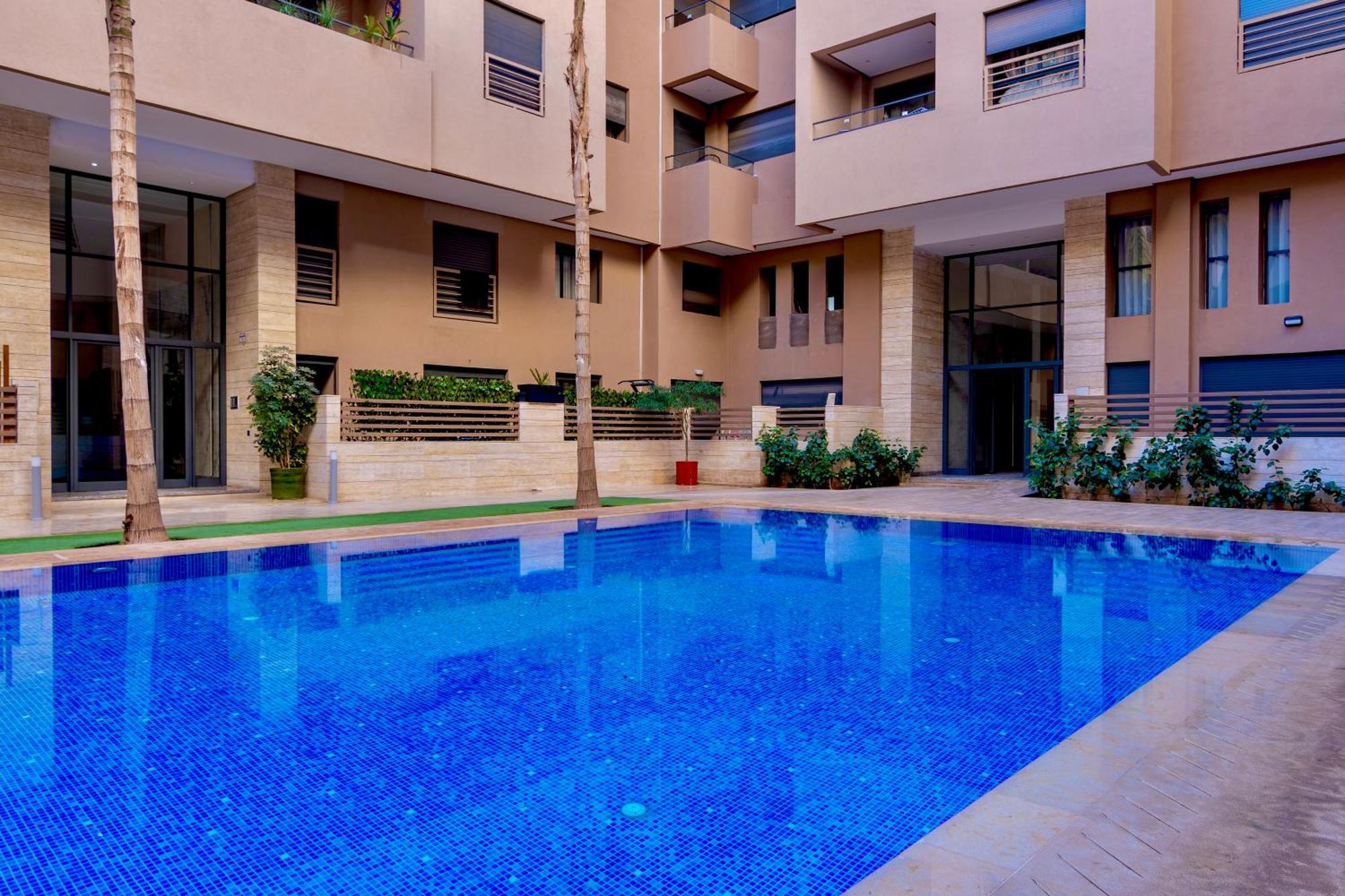 Royal King Bed W/pool *