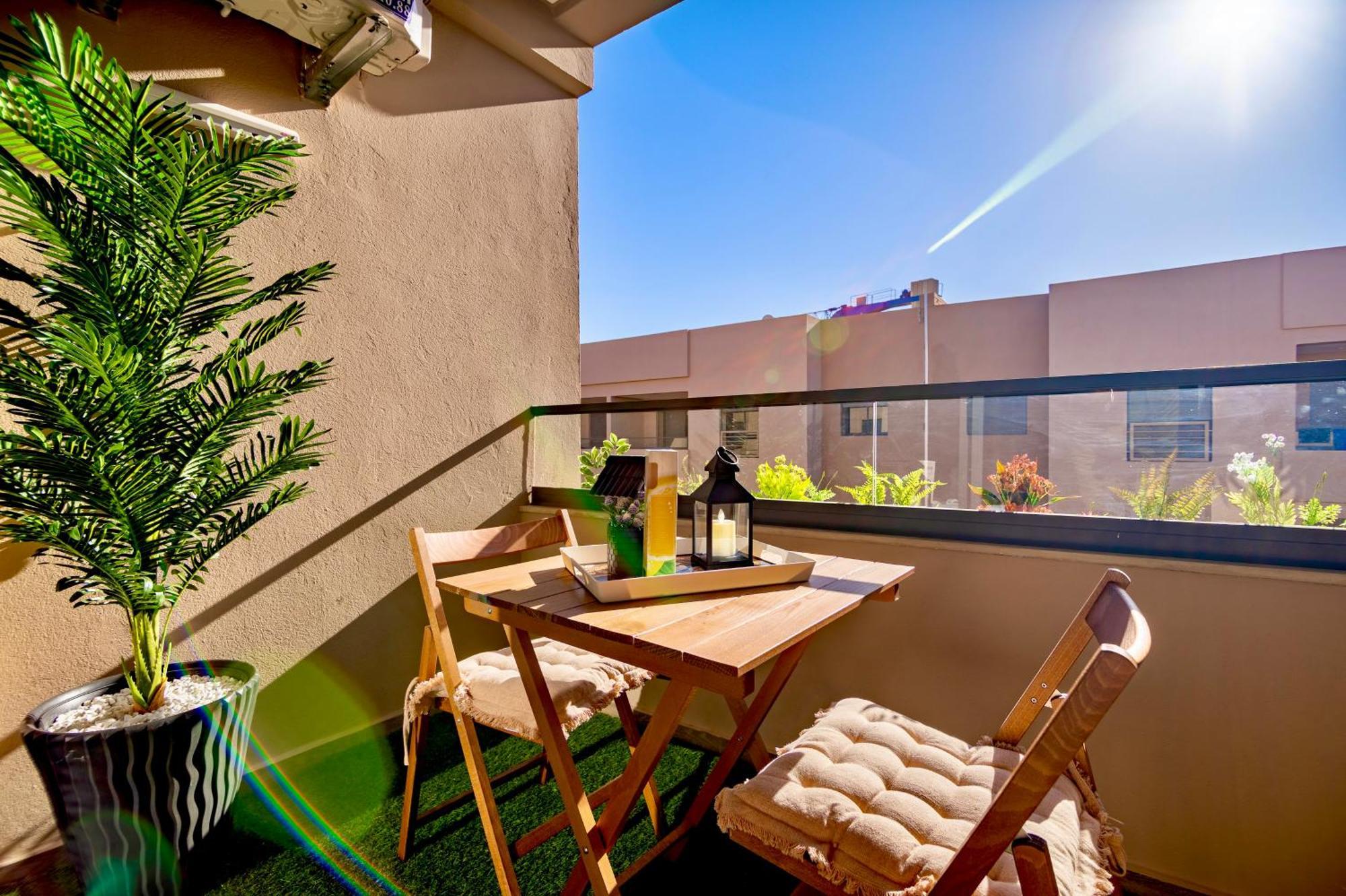 Pearl Suite: King Bed, Pool Joy Apartamento
