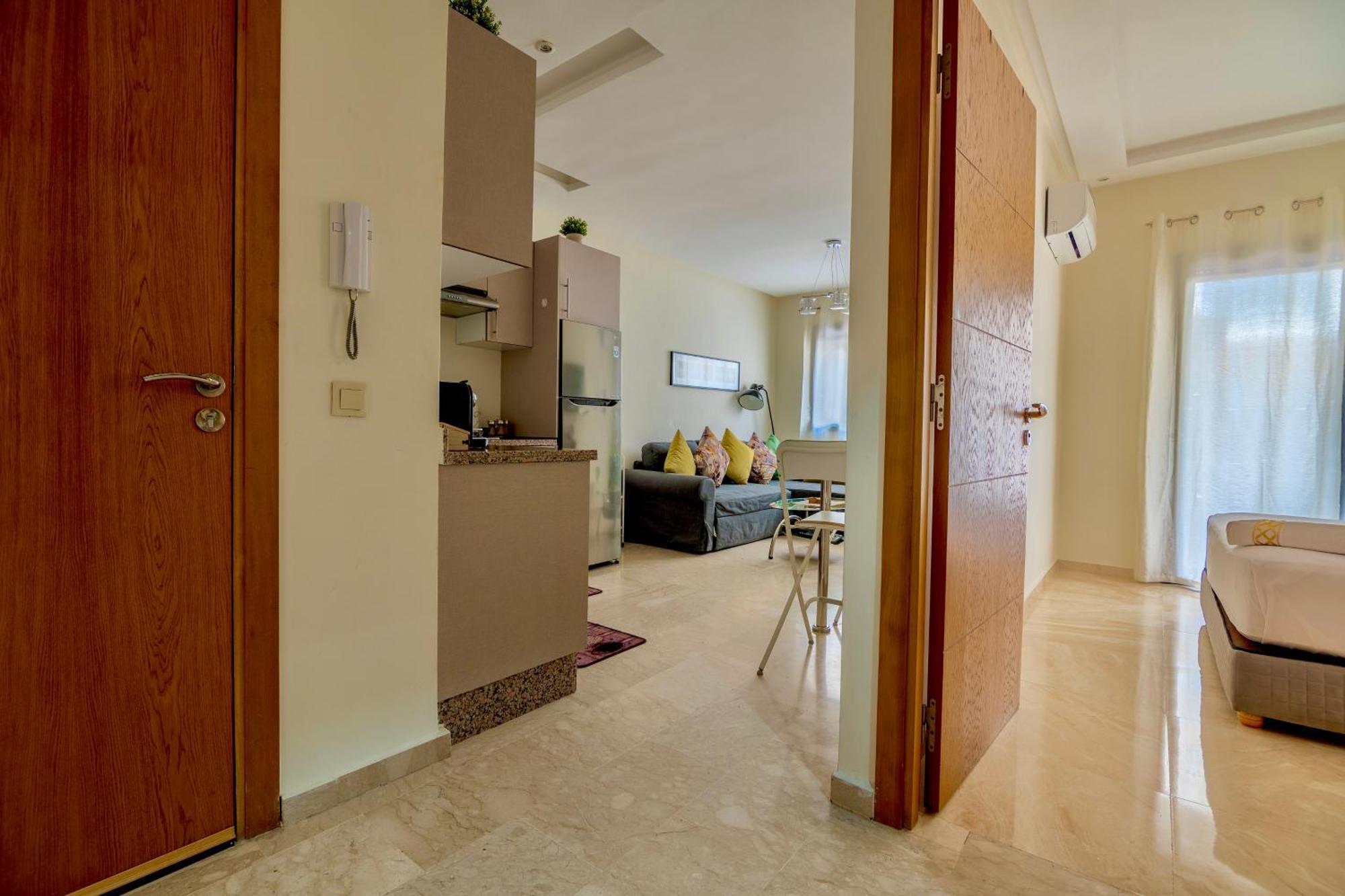 Appartement Luxurious King Bed W/pool. Well Centered. *