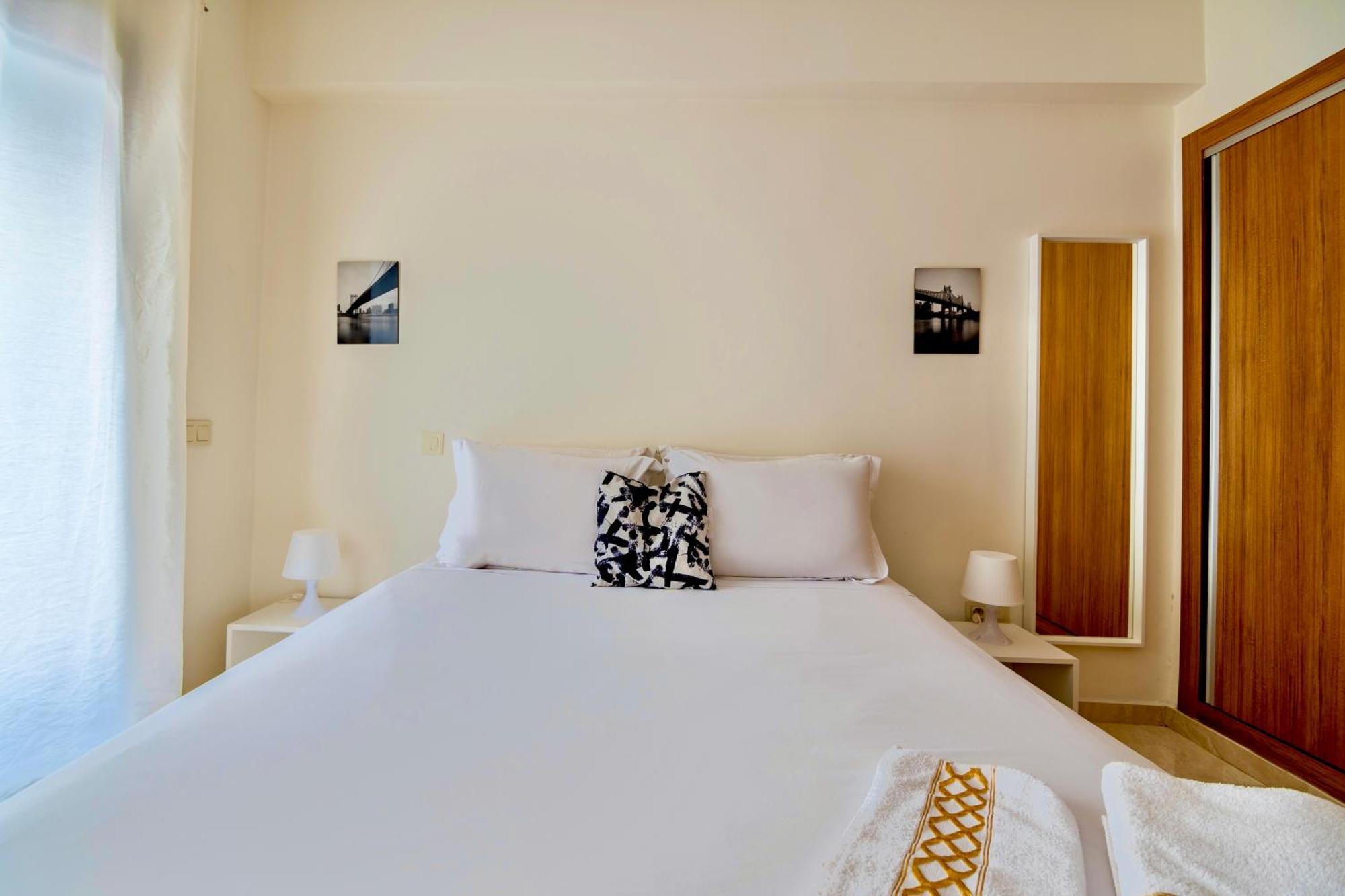 Luxurious King Bed W/pool. Well Centered. *