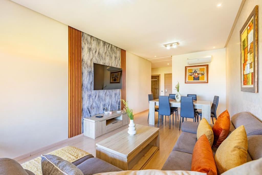 Luxurious Prestigia Golf Apartment *