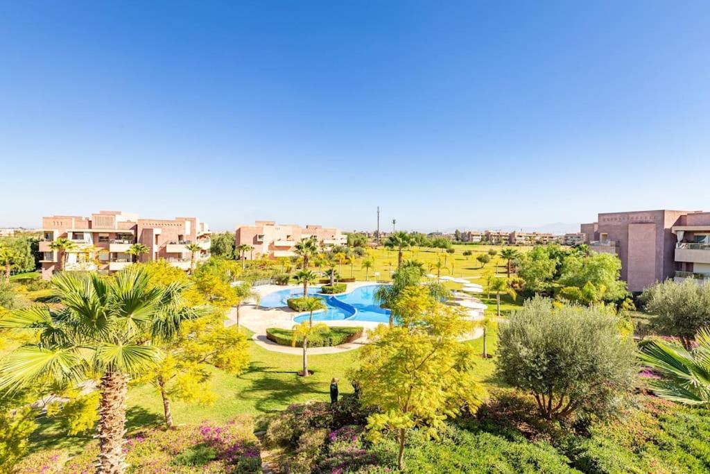 Luxurious Prestigia Golf Apartment *