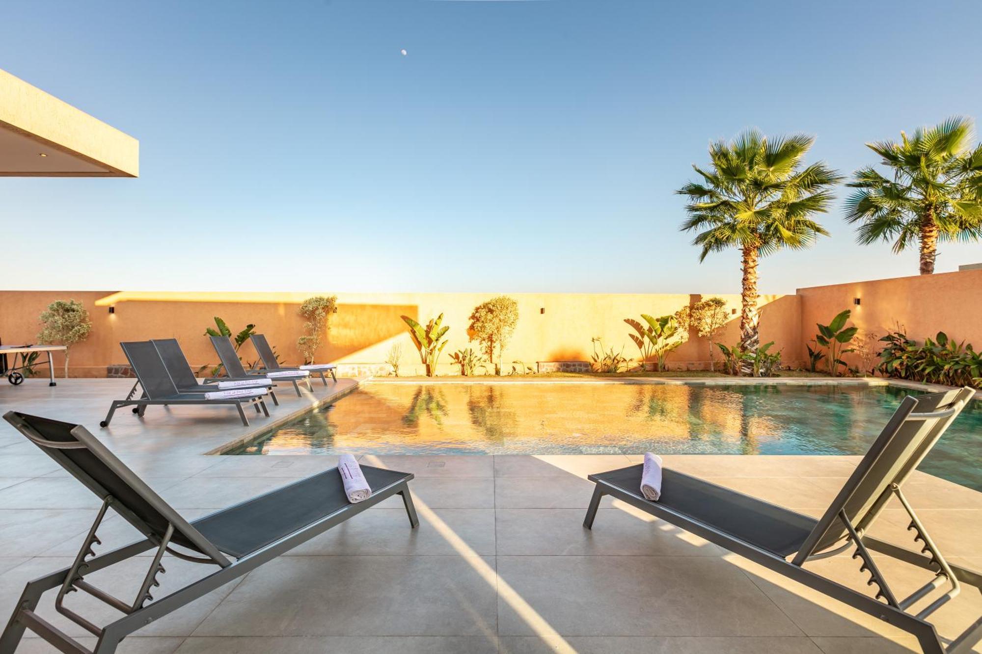 Villa Perle Rouge, Piscine , Cuisiniere, Billard, Playstation5 Marrakesh