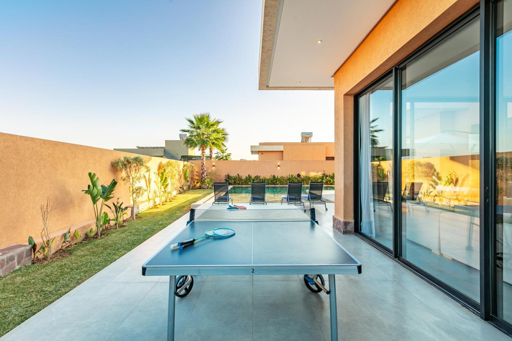 Villa Perle Rouge, Piscine , Cuisiniere, Billard, Playstation5 *