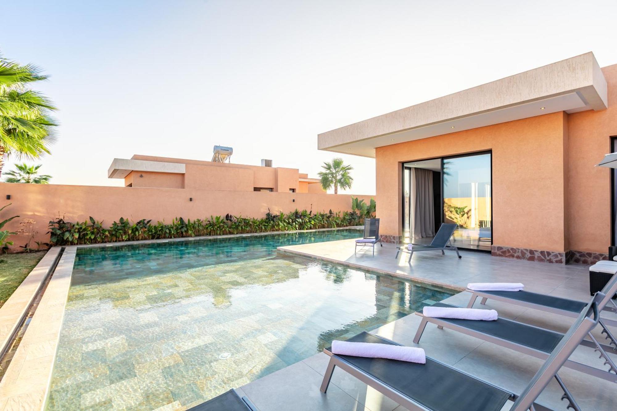 Villa Perle Rouge, Piscine , Cuisiniere, Billard, Playstation5