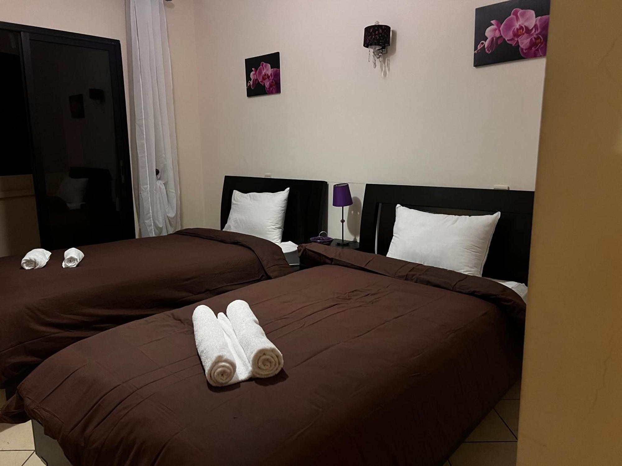 Magnifique Spacieux Confort Propre Familial 2 Salon Et Salle A Manger A 20mn A Pied De Place Jemaa El Fina 4 Piscines Dans Espace De Golf A 12 Mn En Voitures L Entree Est Gratuit Pour La Clientele Ouvert Entre 10h Et 20h