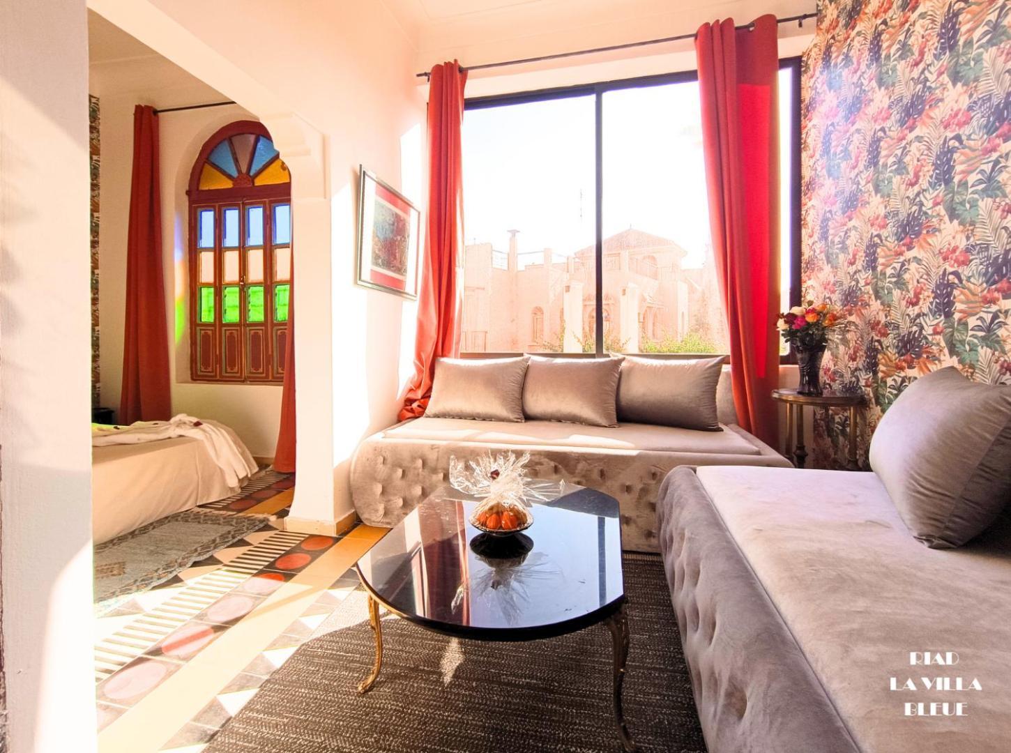 La Bleue & Bed & Breakfast 2*