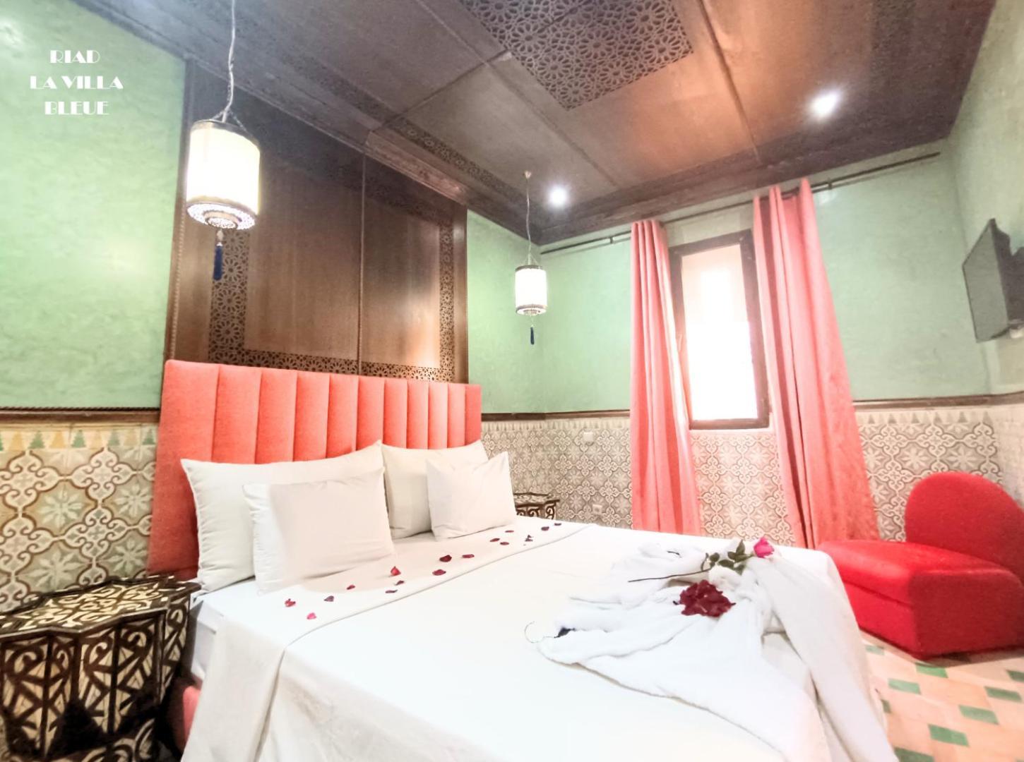 La Bleue & Bed & Breakfast