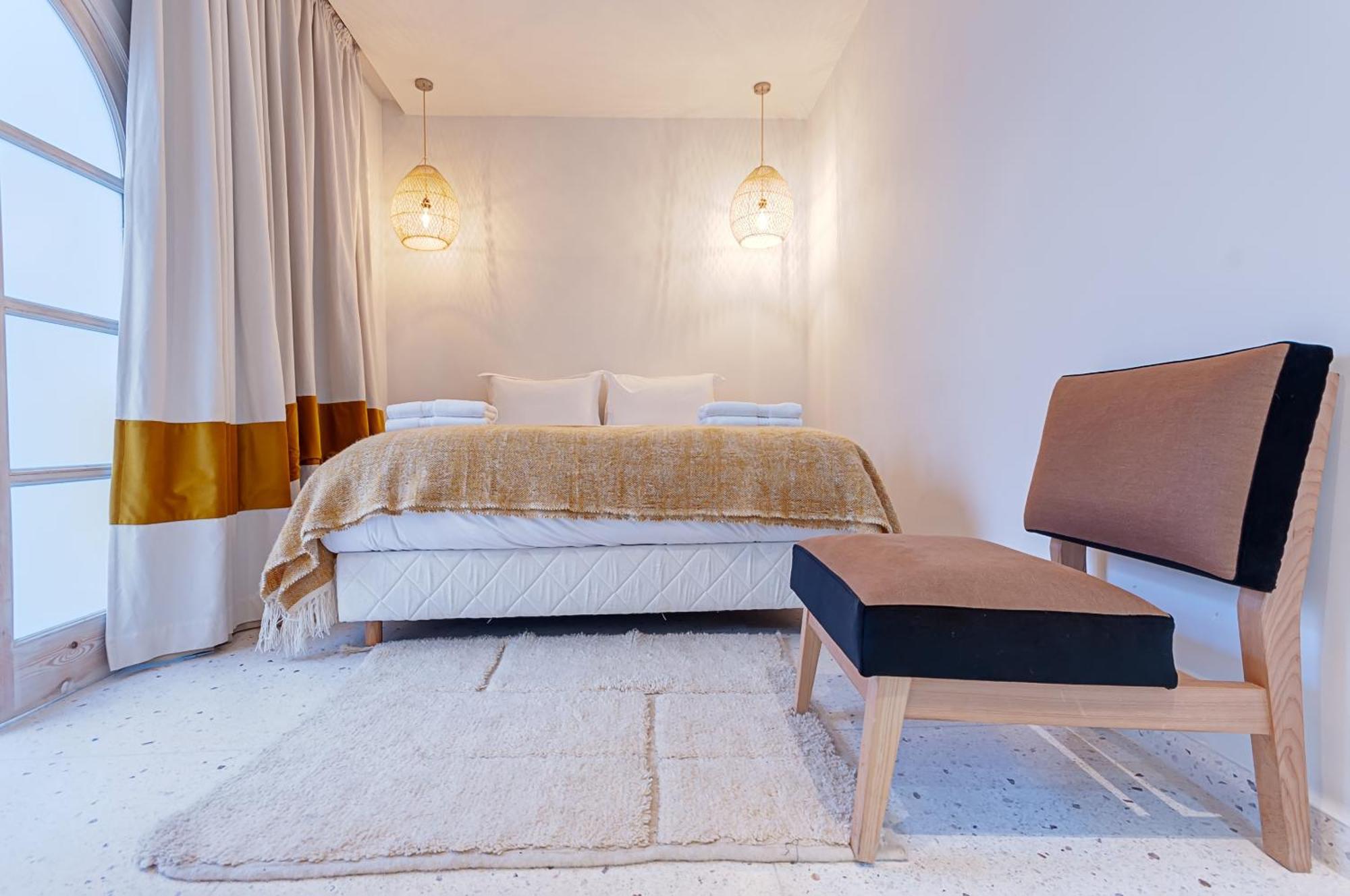 K-white Guest house *