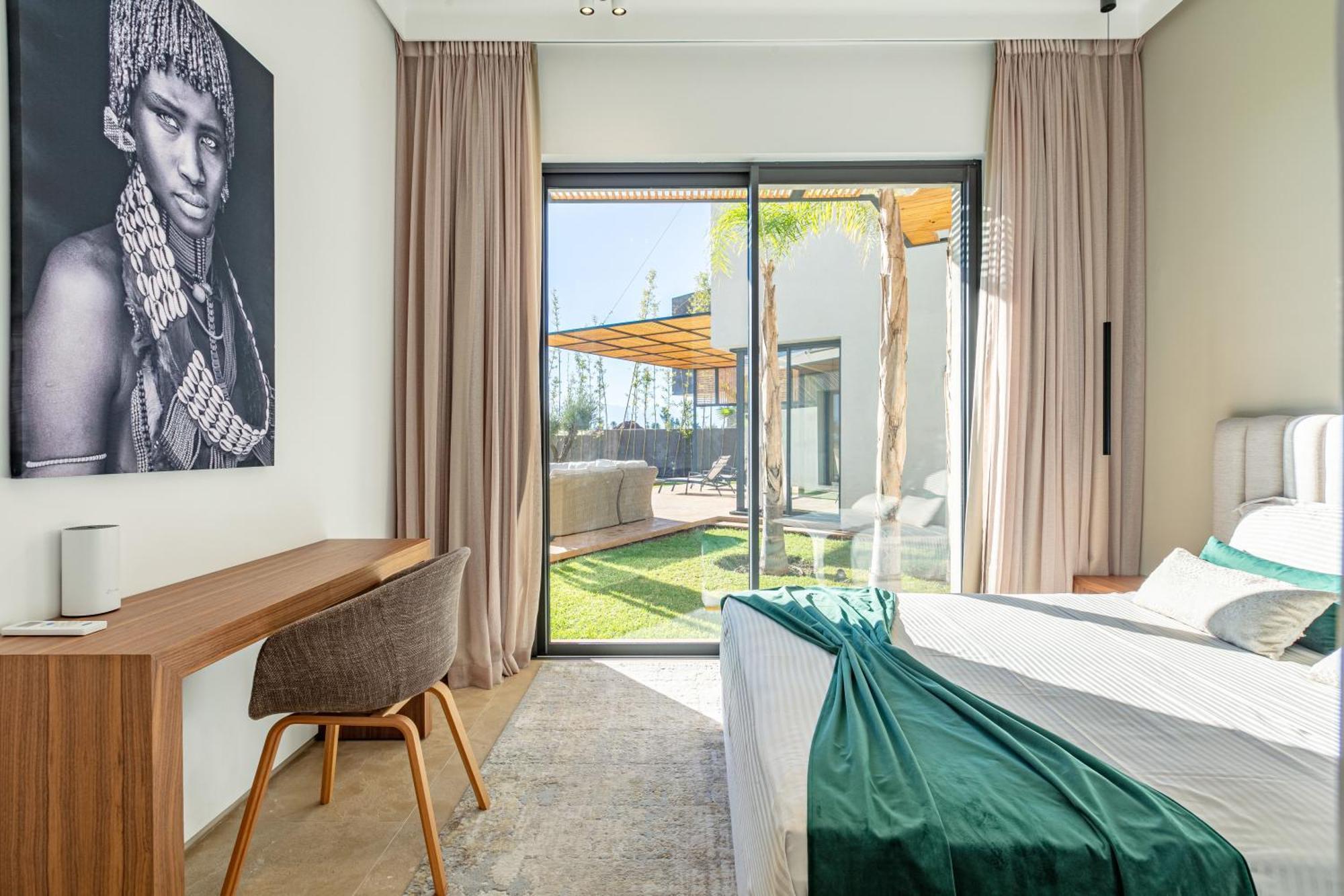 Amelkis, Luxe Front Golf Villa