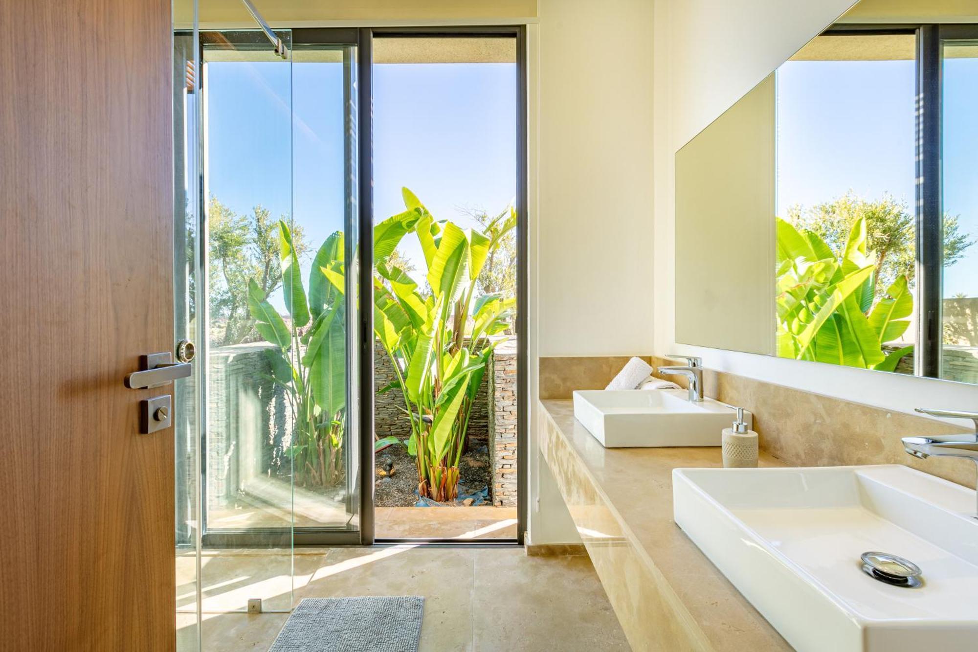 Amelkis, Luxe Front Golf Villa