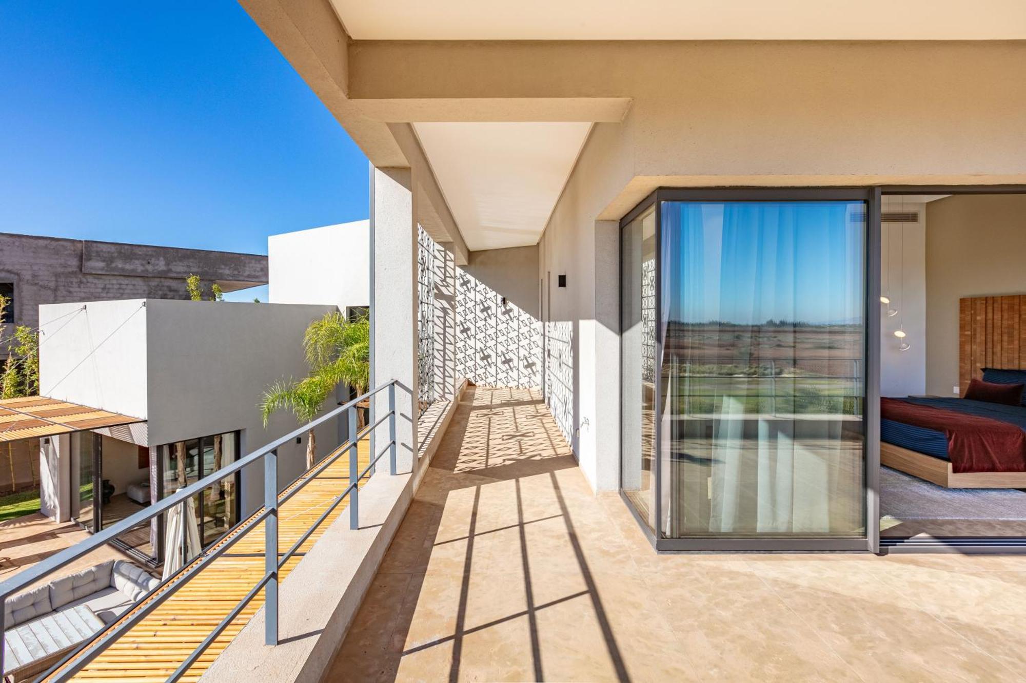 Amelkis, Luxe Front Golf Villa