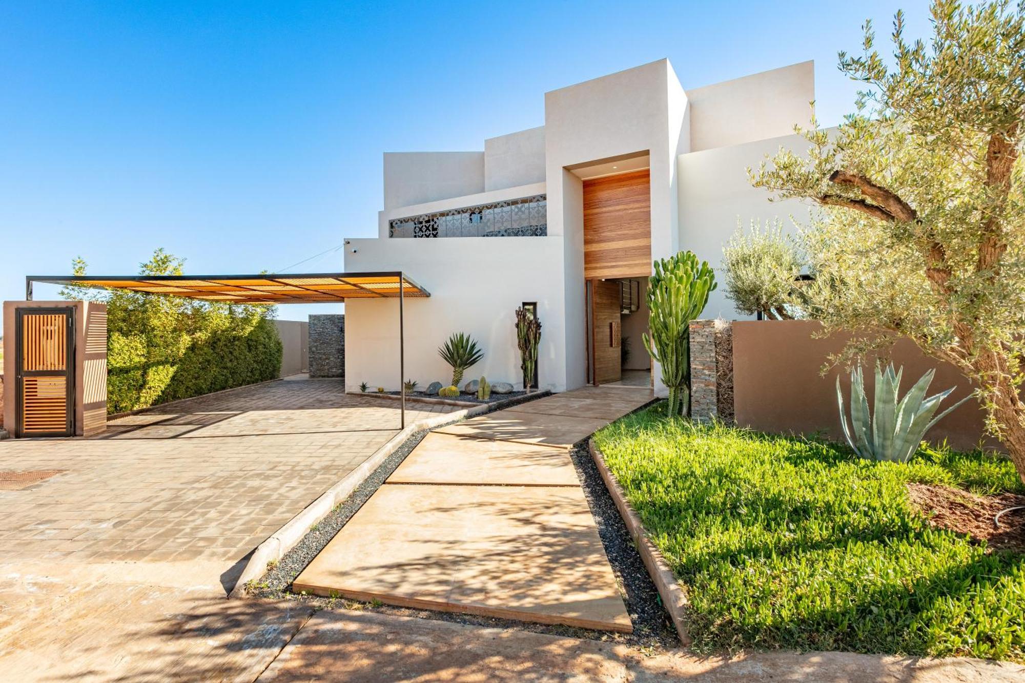 Amelkis, Luxe Front Golf Villa