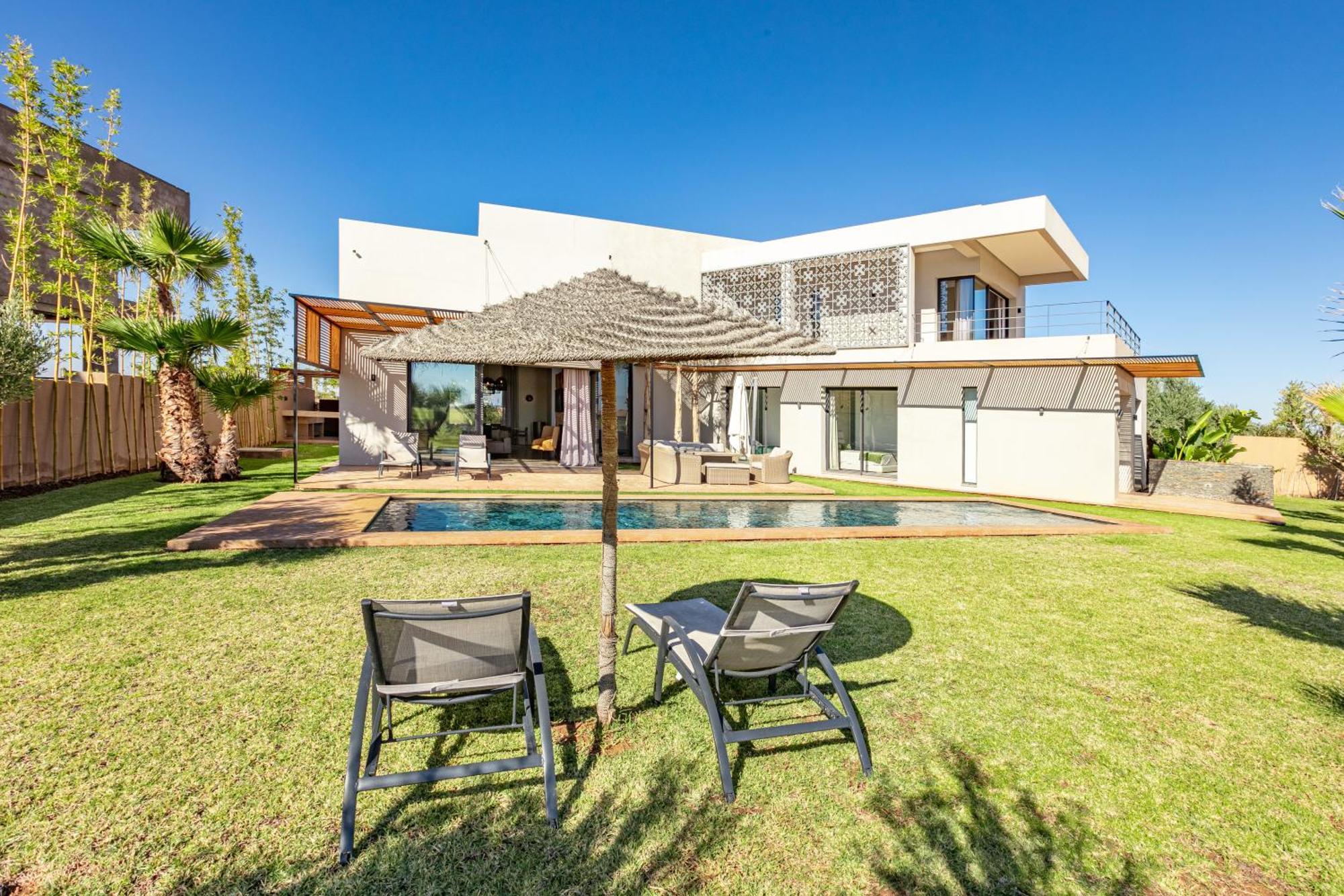 Amelkis, Luxe Front Golf Villa