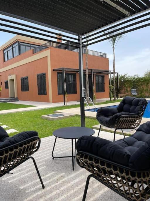 Amele,calme,ensoleille,piscine,salle De Jeux