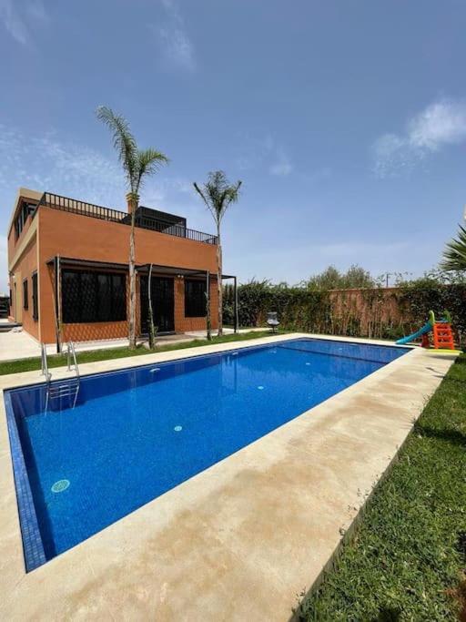 Amele,calme,ensoleille,piscine,salle De Jeux