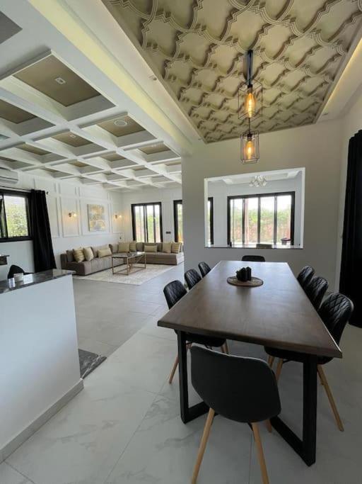 Amele,calme,ensoleille,piscine,salle De Jeux *