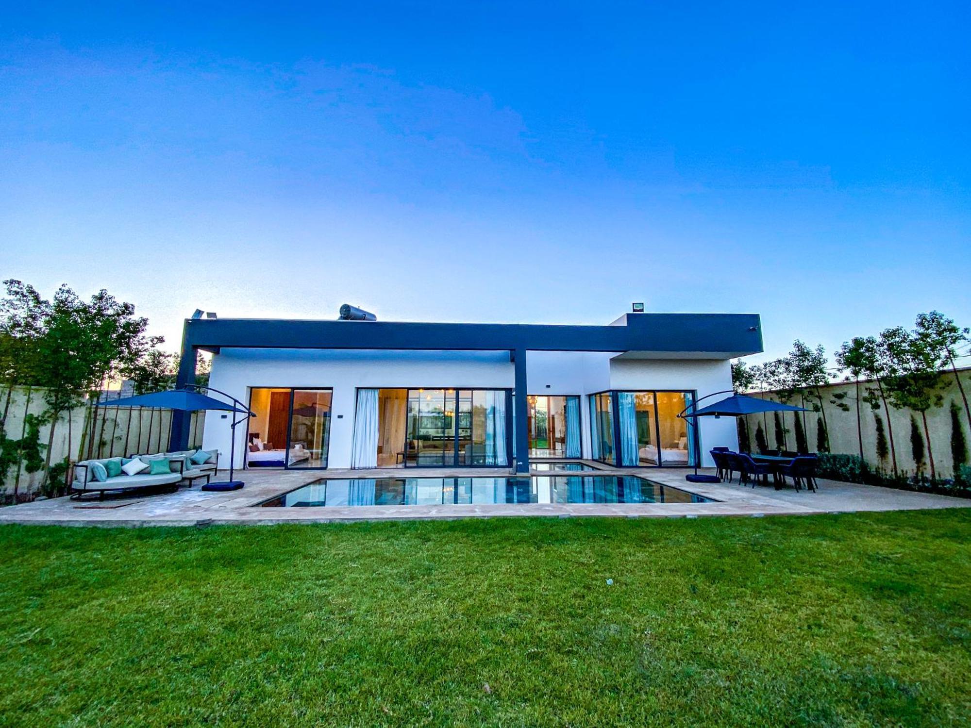 Villa Where Luxury Meets Marrakech & Private Pool *
