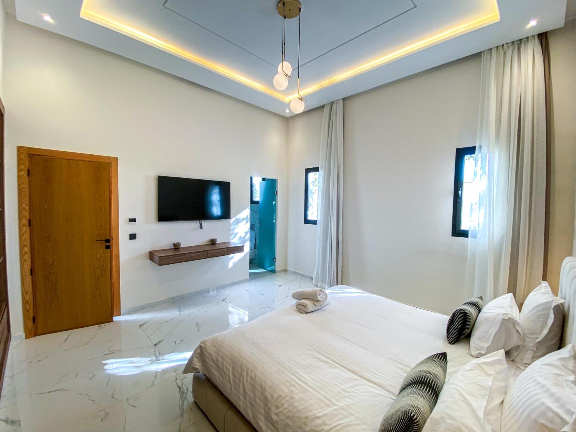 Villa Where Luxury Meets Marrakech & Private Pool *