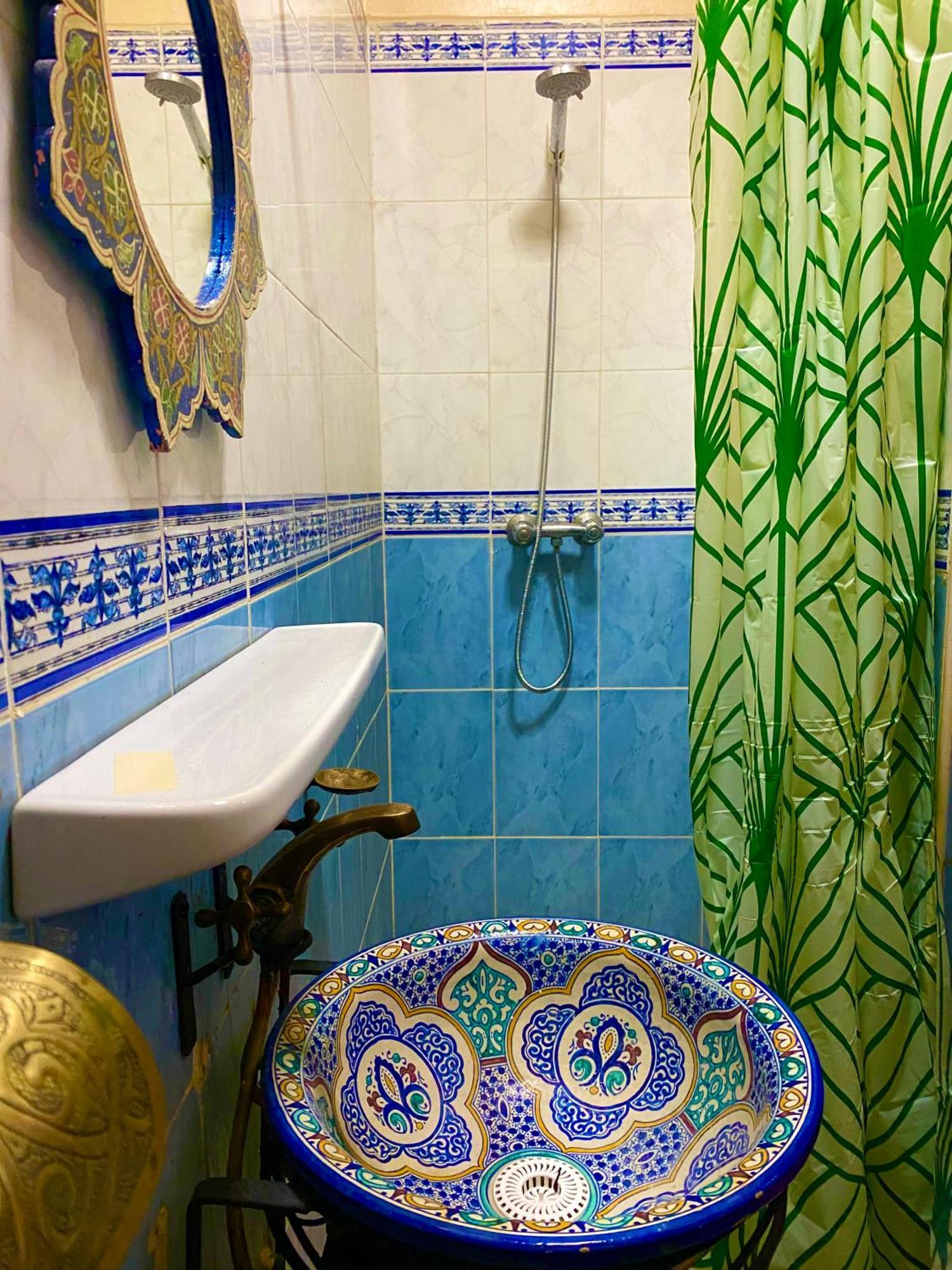 Nezha Avec Jacuzzi Et Au Coeur De