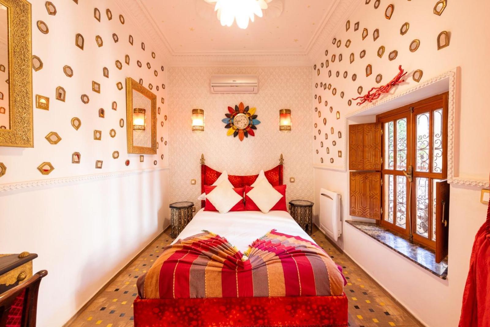Asrari (adults Only) 3*
