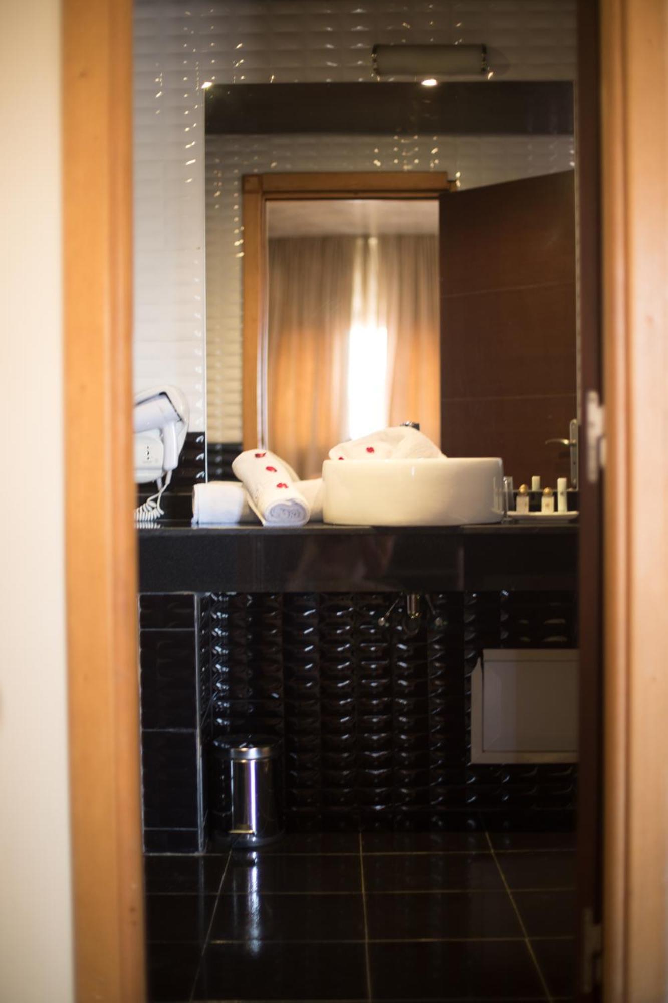 Dellarosa Boutique And Spa
