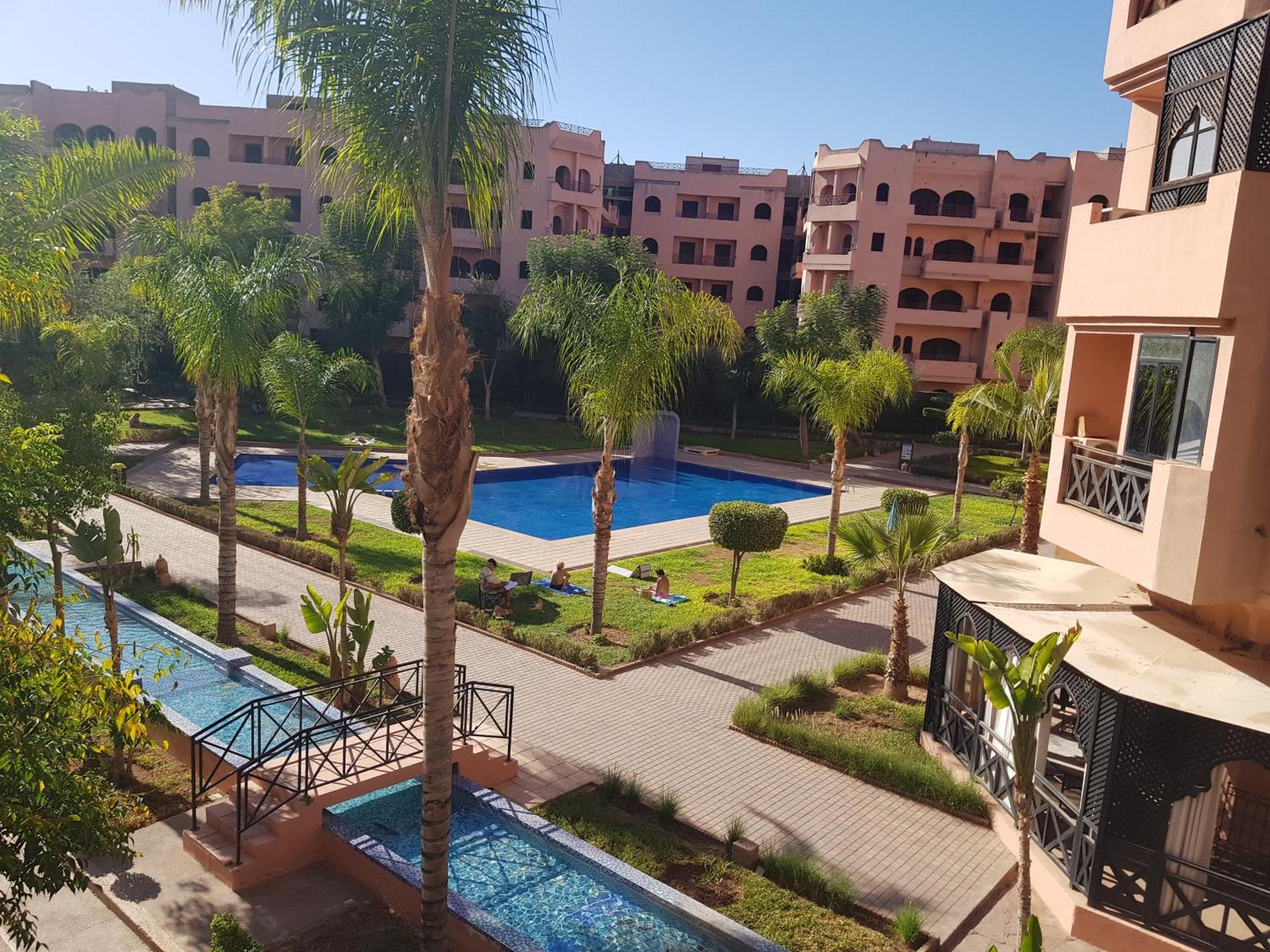 Un Moderne Chic Vue Sur Piscine Marrakesch