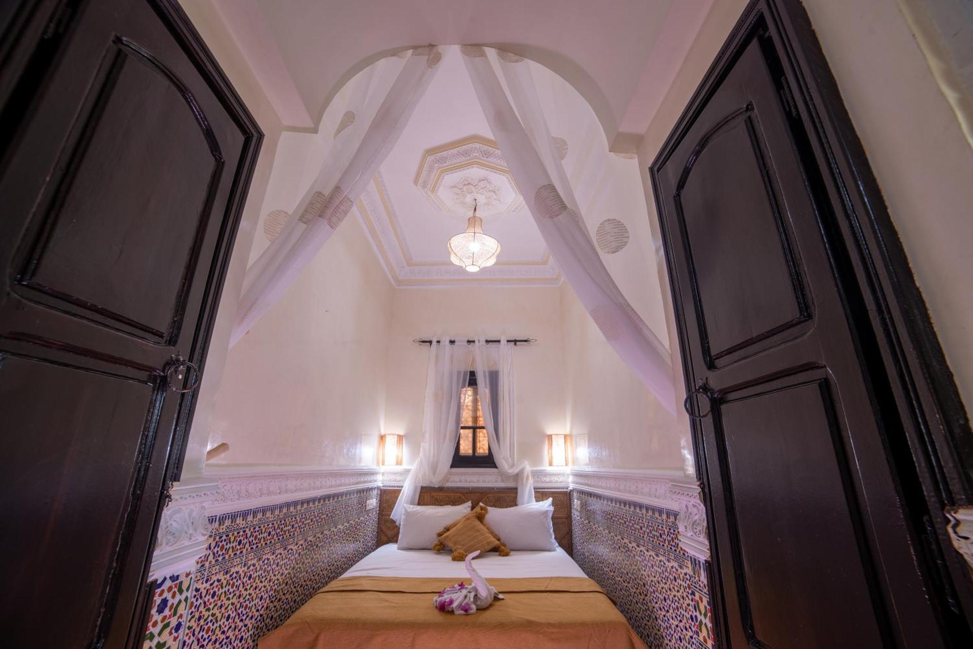 Arabesque Guest house *