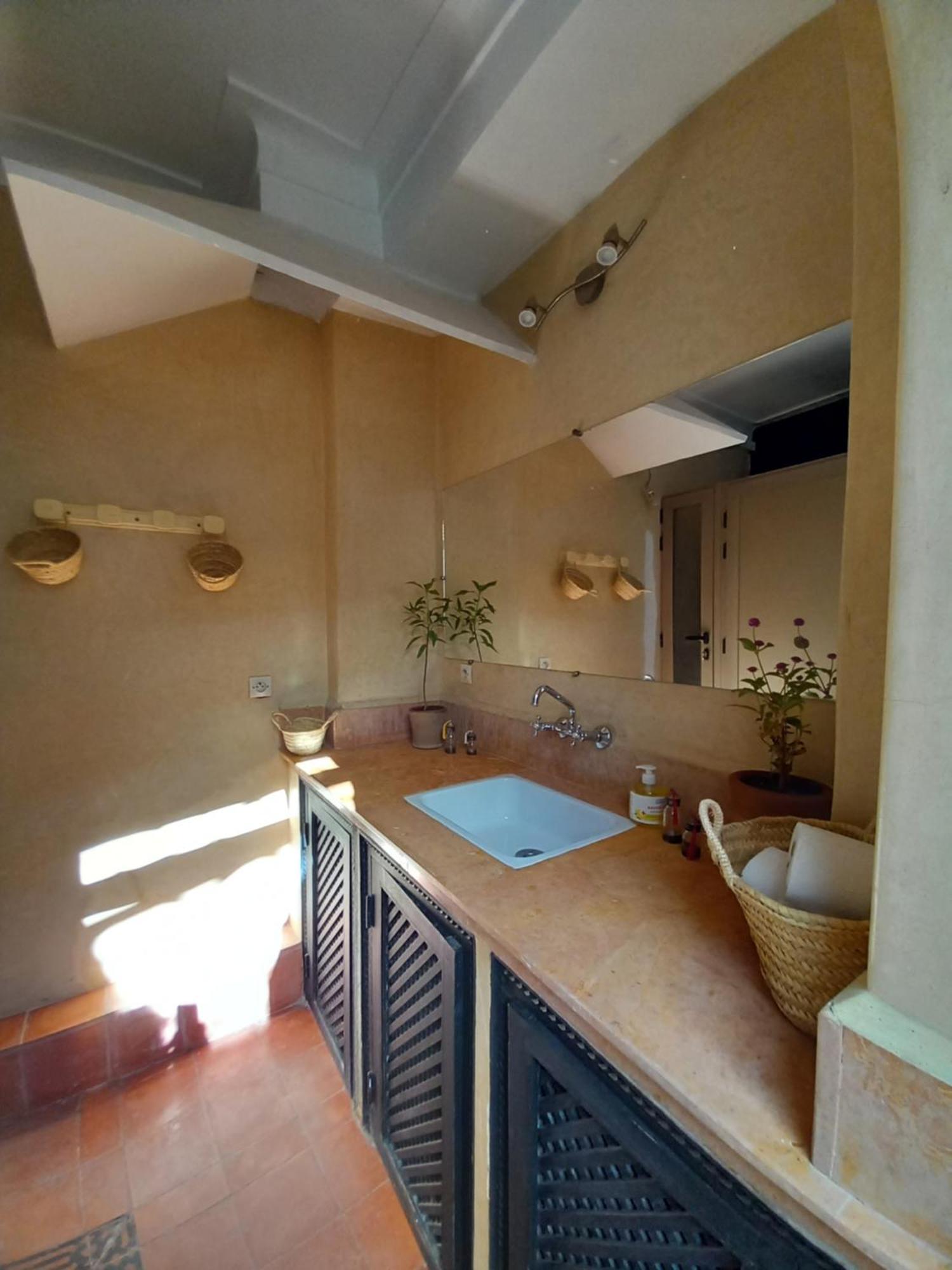 Jad Ziad Hostal