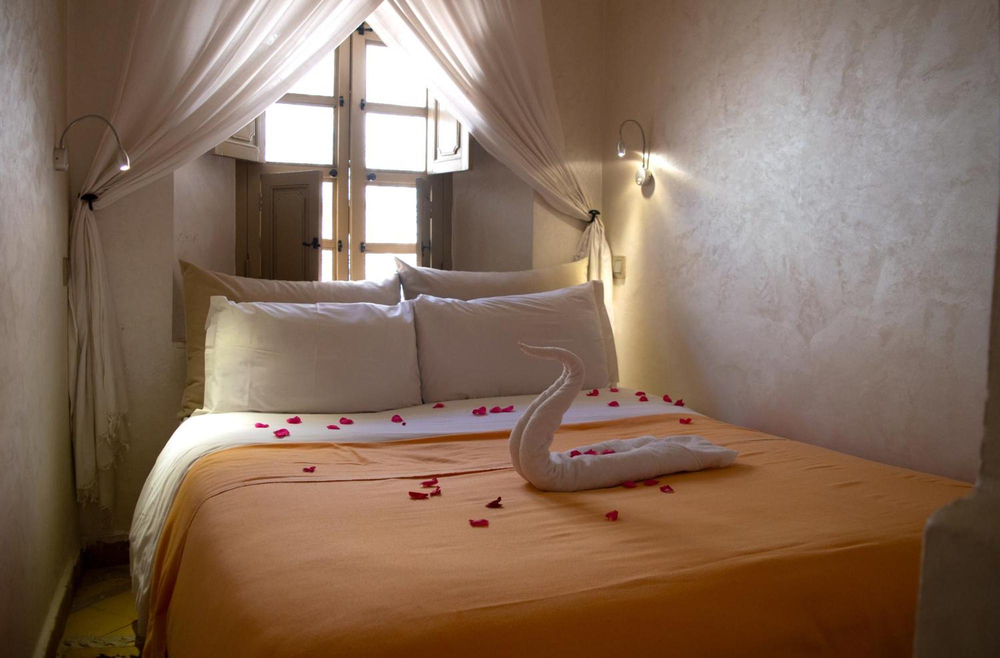 Marana & Guest house *