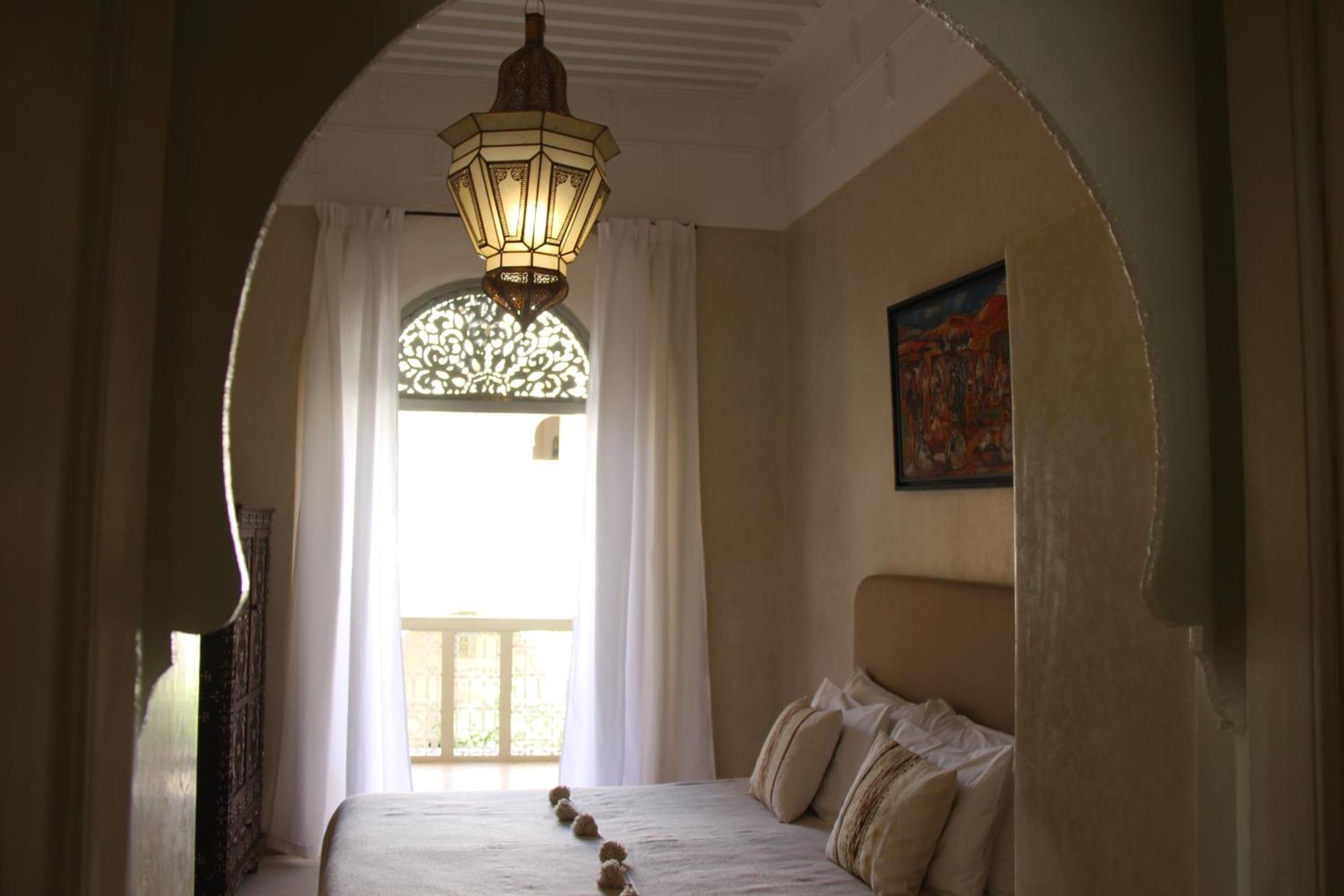 Gasthuis Emberiza Sahari 4*