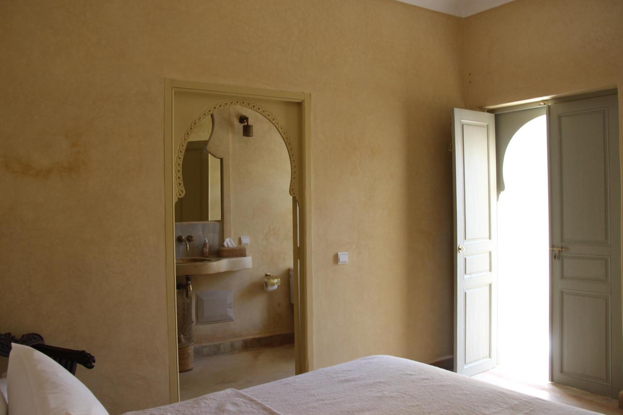 Gasthuis Emberiza Sahari 4*