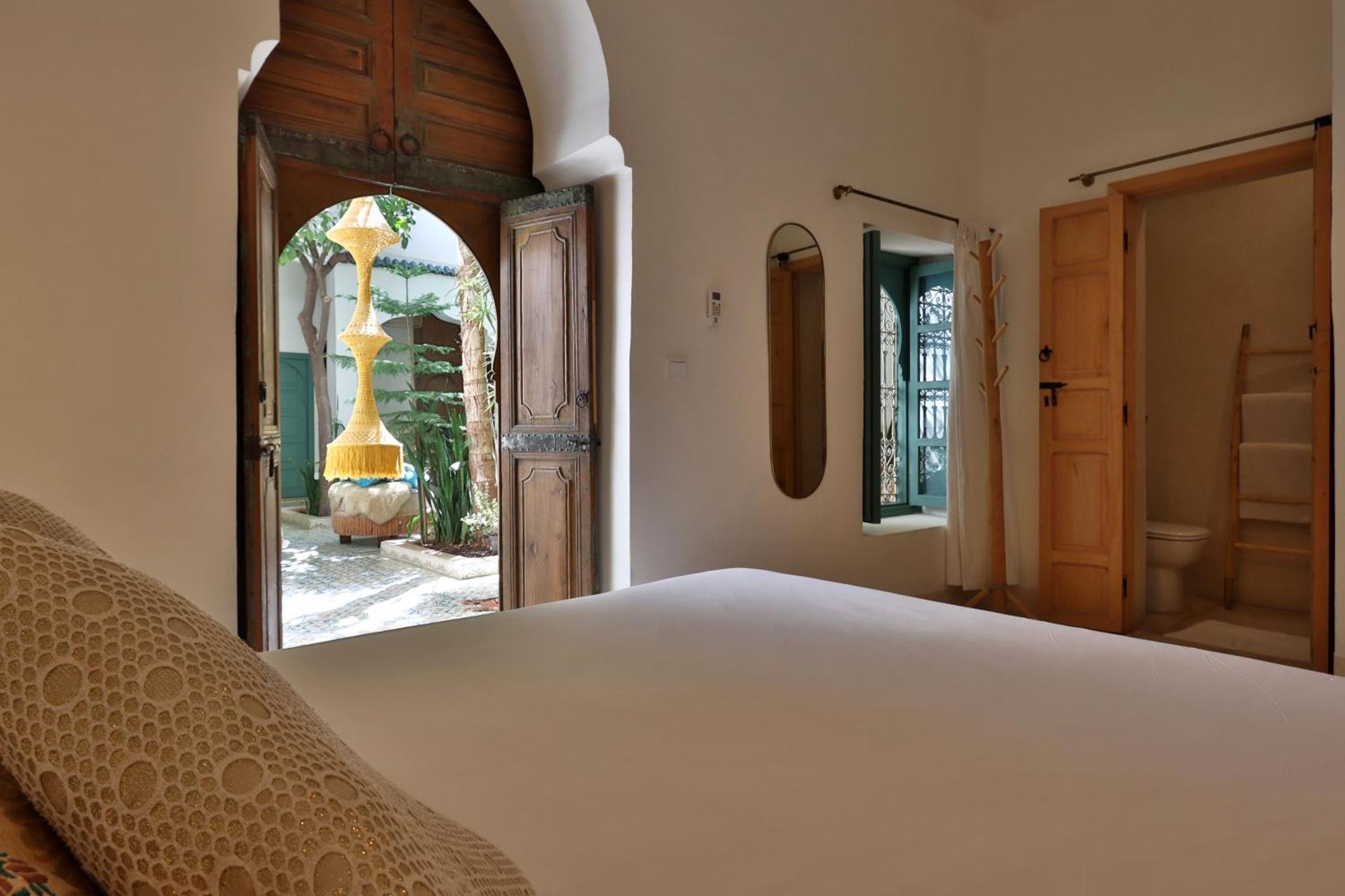 Riad Naanaa *