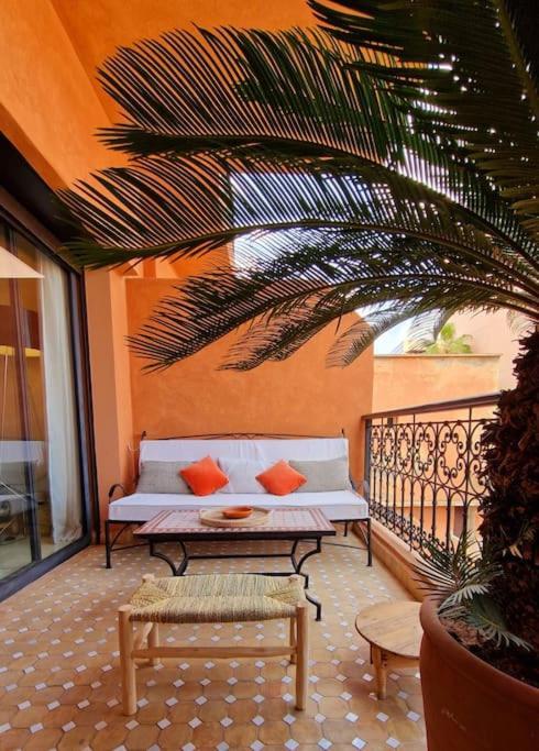 Raffine Idealement Situe Avec Piscine Appartamento