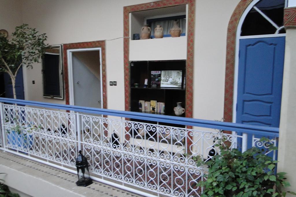 Azalia 3*