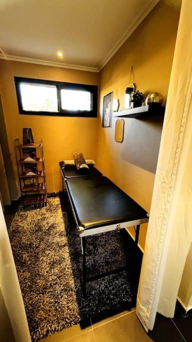 751, D'architecte, Cuisiniere, Piscine Chauffee Et Services *